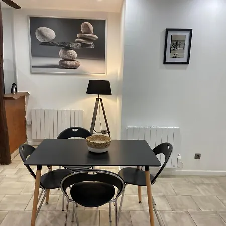 La Galerie, Proche Aeroport Apartment
