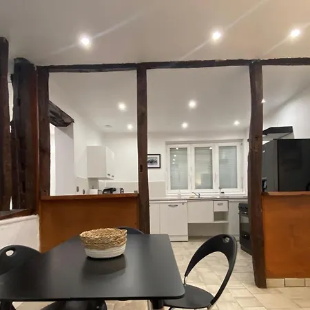 La Galerie, Proche Aéroport *