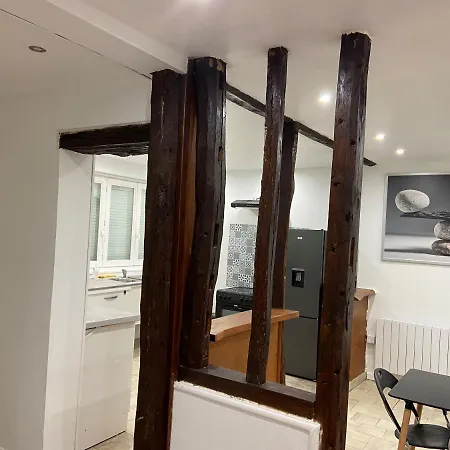 La Galerie, Proche Aéroport