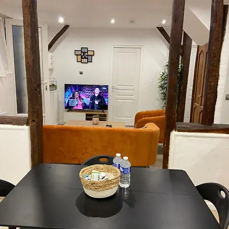 La Galerie, Proche Aeroport Apartment Tille